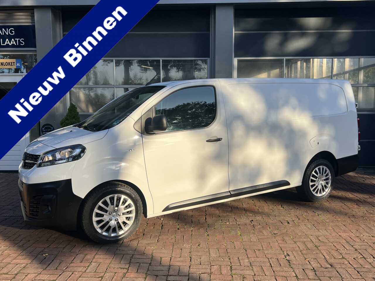 Opel Vivaro - 2.0 CDTI L2H1 Innovation Automaat Bj 2021 177pk Km 112.000 Dealer onderhouden - AutoWereld.nl