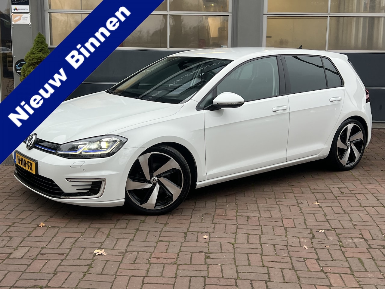 Volkswagen e-Golf - e-Golf Warmte pomp Bj 2017 Km 110.00 Dealer onderhouden - AutoWereld.nl