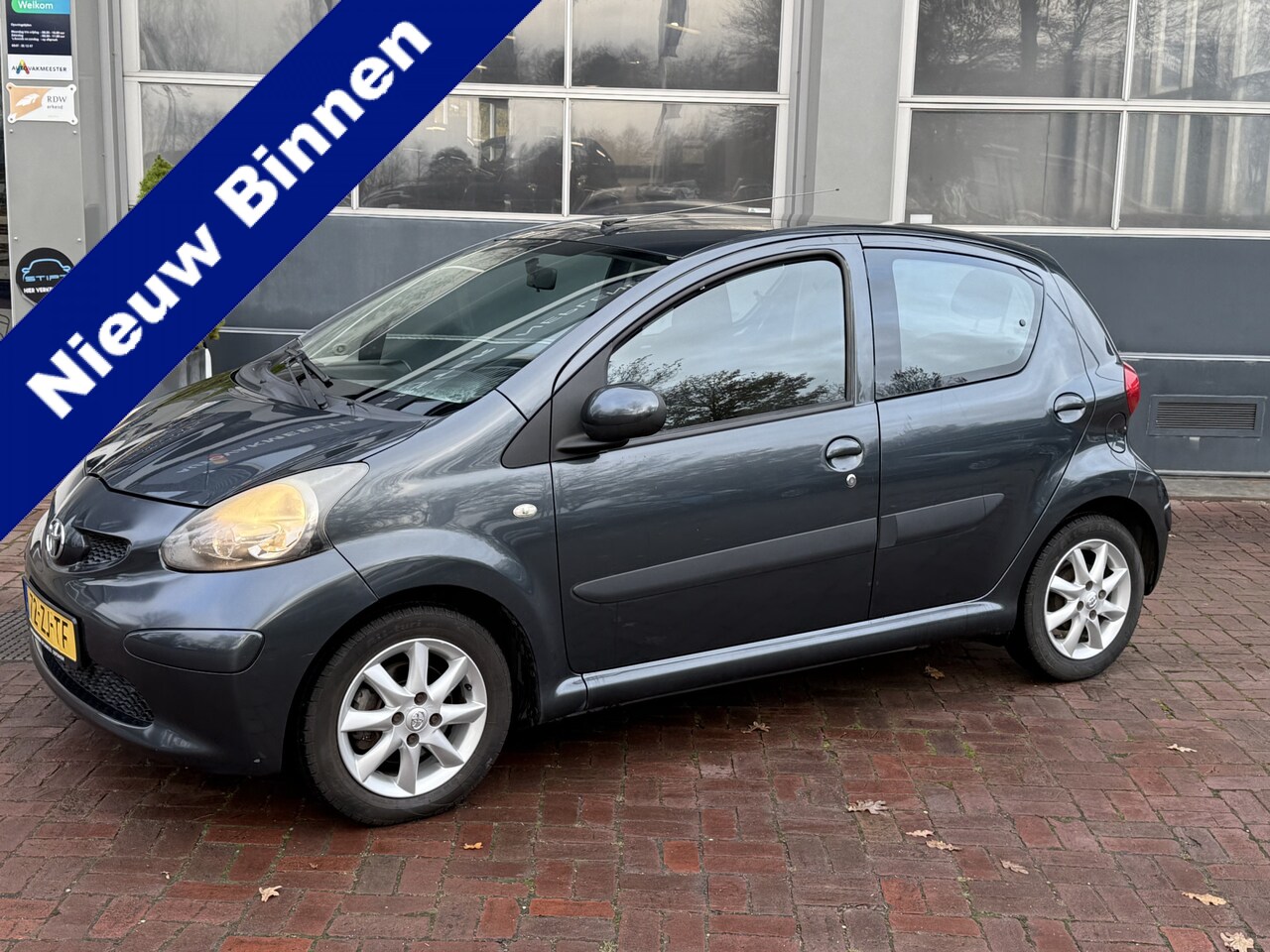 Toyota Aygo - 1.0-12V + Bj 2008 Km 121.000 Nap 2e eigen Airco,Electr ramen Apk 10-2025 - AutoWereld.nl