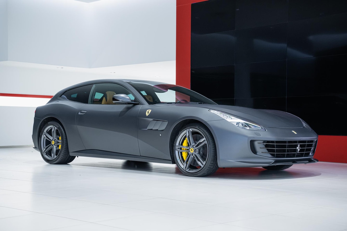 Ferrari GTC4 - V12 - Kroymans Ferrari - AutoWereld.nl