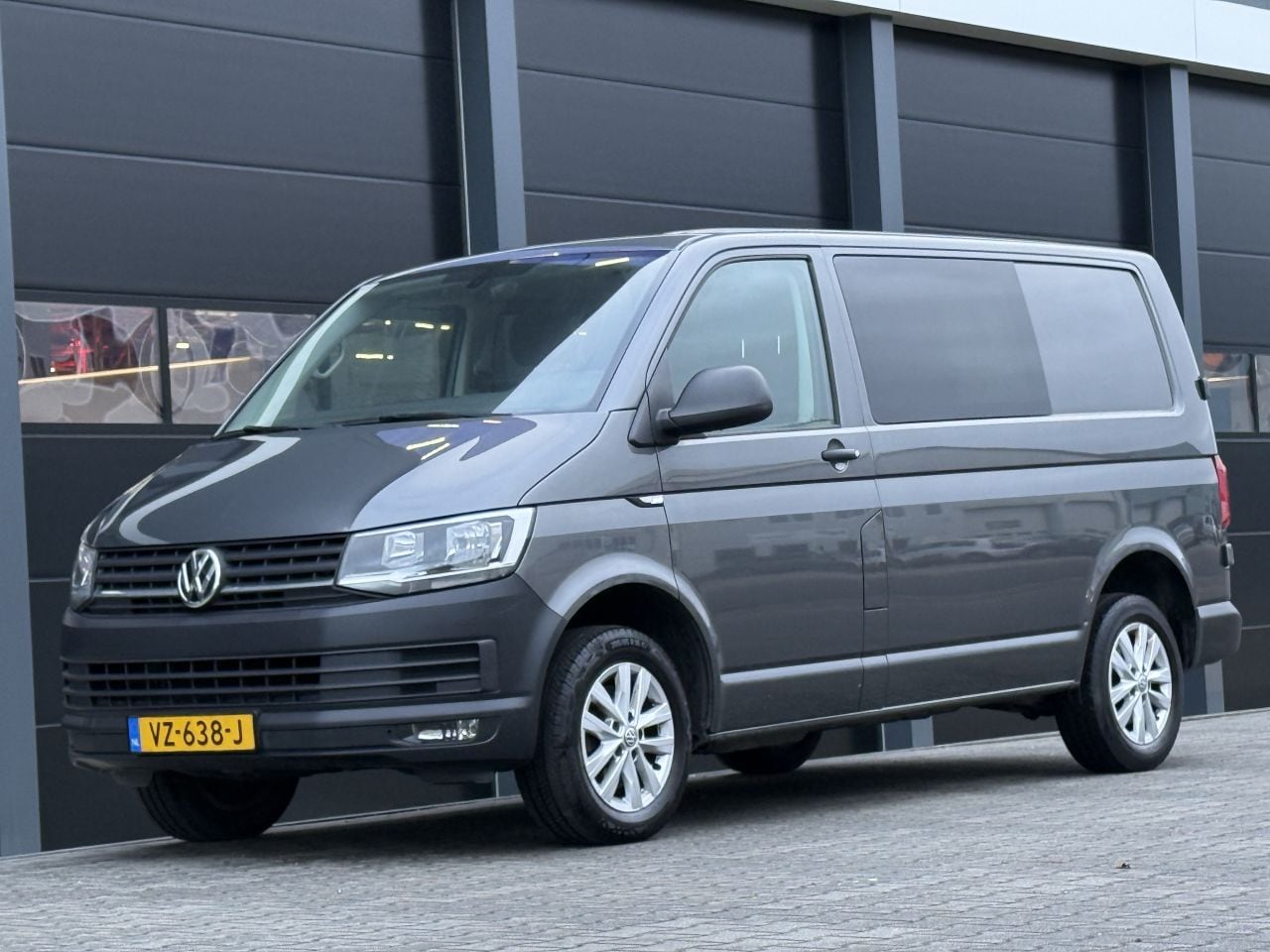 Volkswagen Transporter - 2.0 TDI DC 6-PERS Airco EURO-6 - AutoWereld.nl