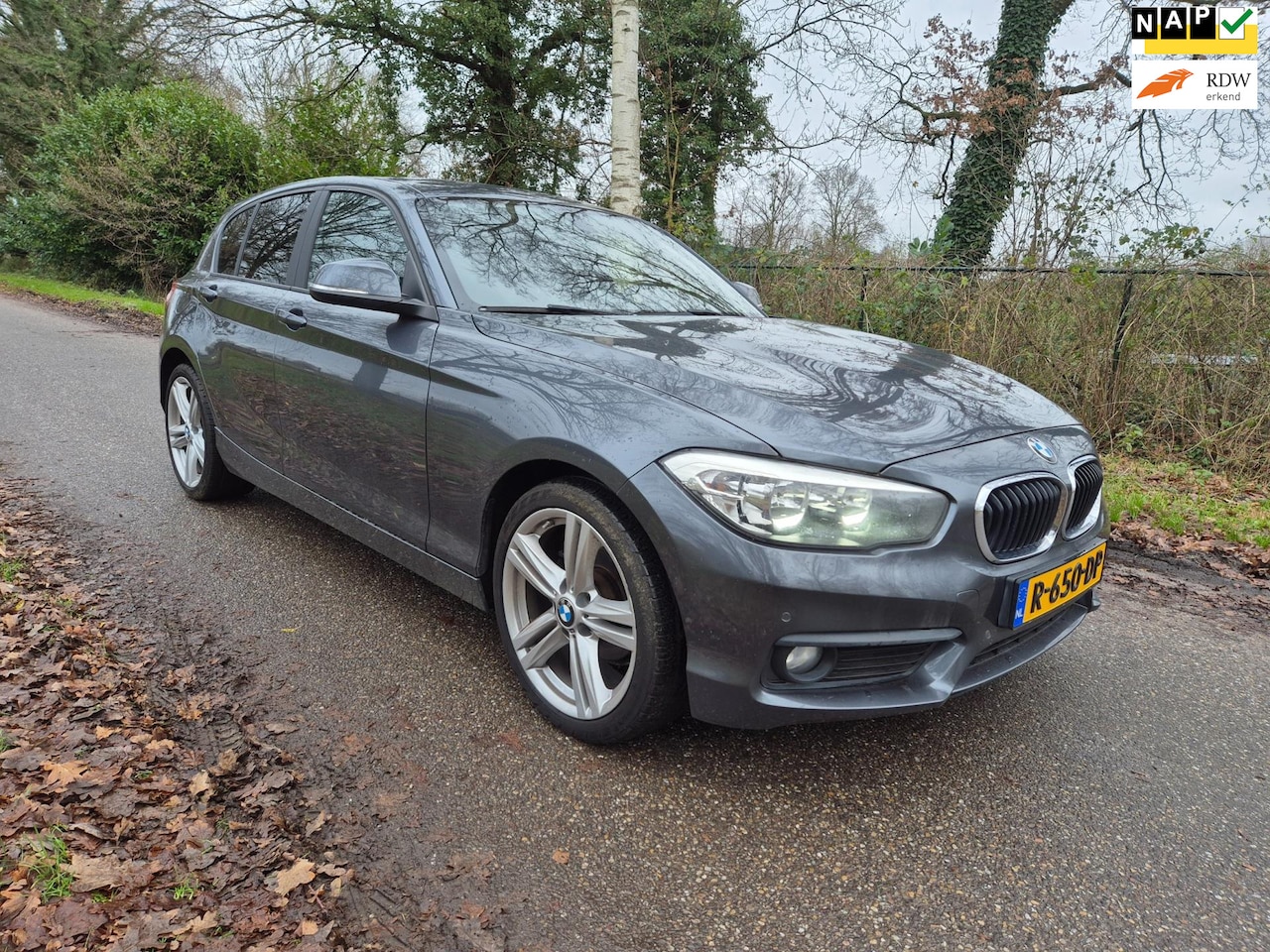 BMW 1-serie - 116i Sport Shadow Edition navigatie sportstoelen - AutoWereld.nl