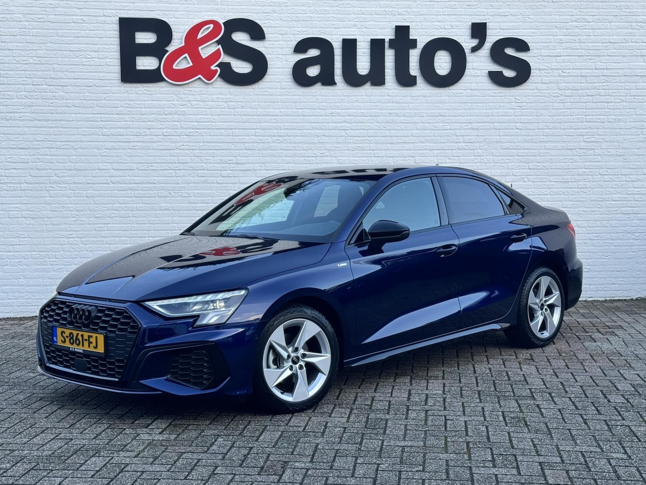 Audi A3 Limousine - 30 TFSI S edition Volleder Stoelverwarming adaptieve Cruise control Apple/Android Carplay - AutoWereld.nl