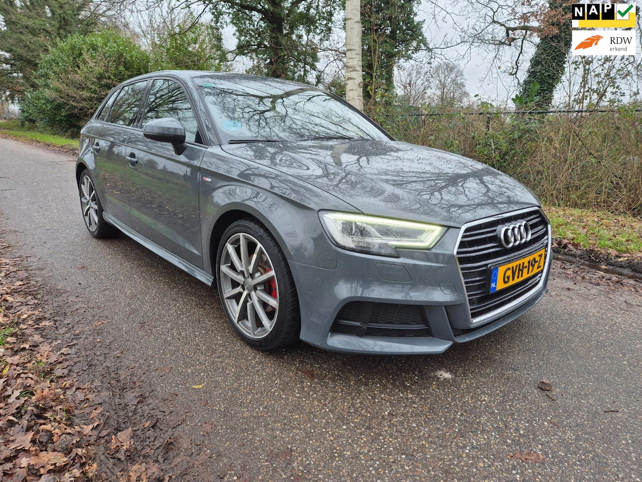 Audi A3 Sportback - 30 TFSI Sport S Line Edition / Navigatie / Matrix knipperlichten / Nardo Grey/ Sportstoele - AutoWereld.nl