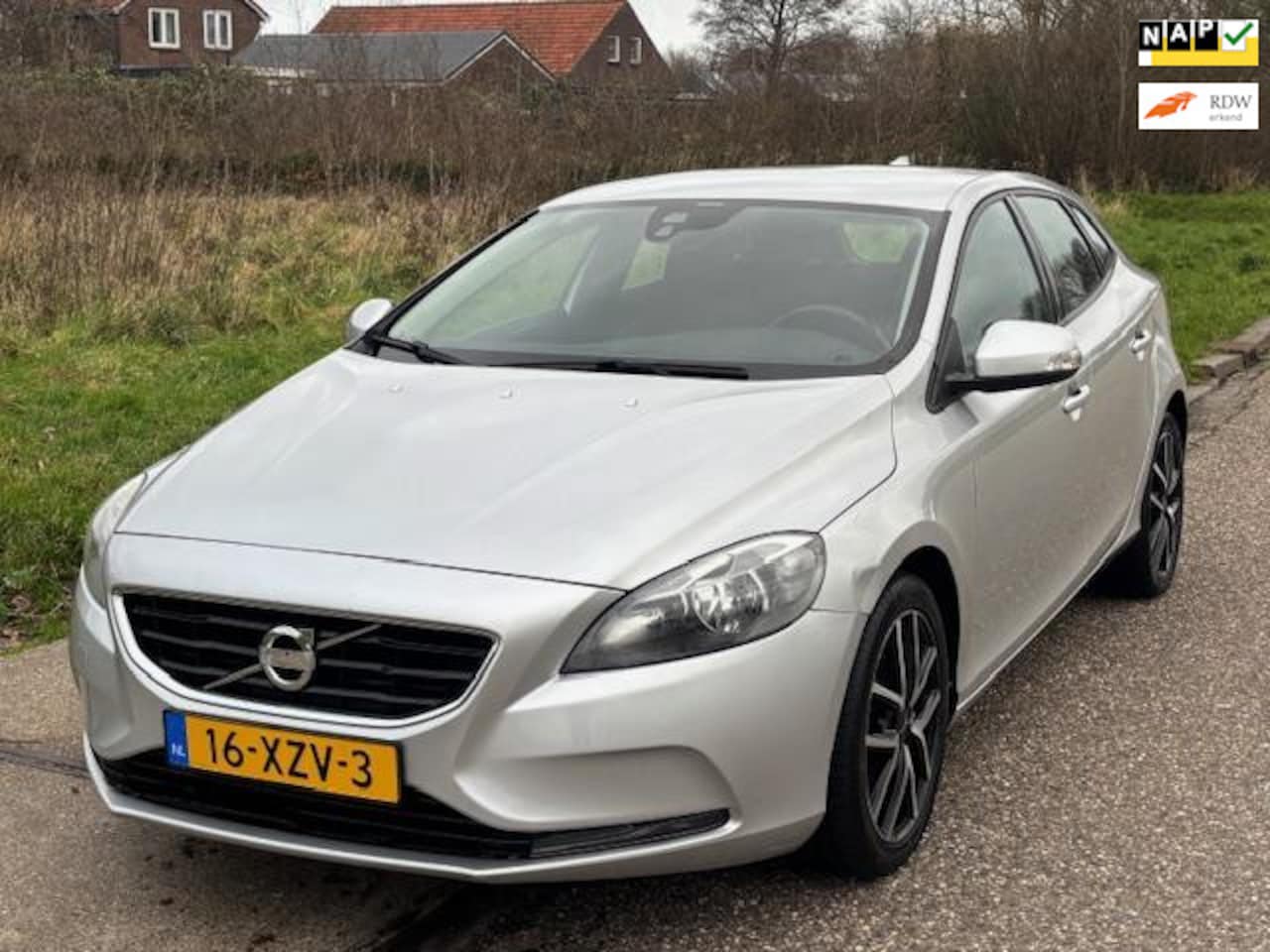 Volvo V40 - 1.6 T3 Kinetic ECc Audio-CD/MP3 Navigatie Electric pakket Cruisecontrol PDC ABS EBD LMV 17 - AutoWereld.nl