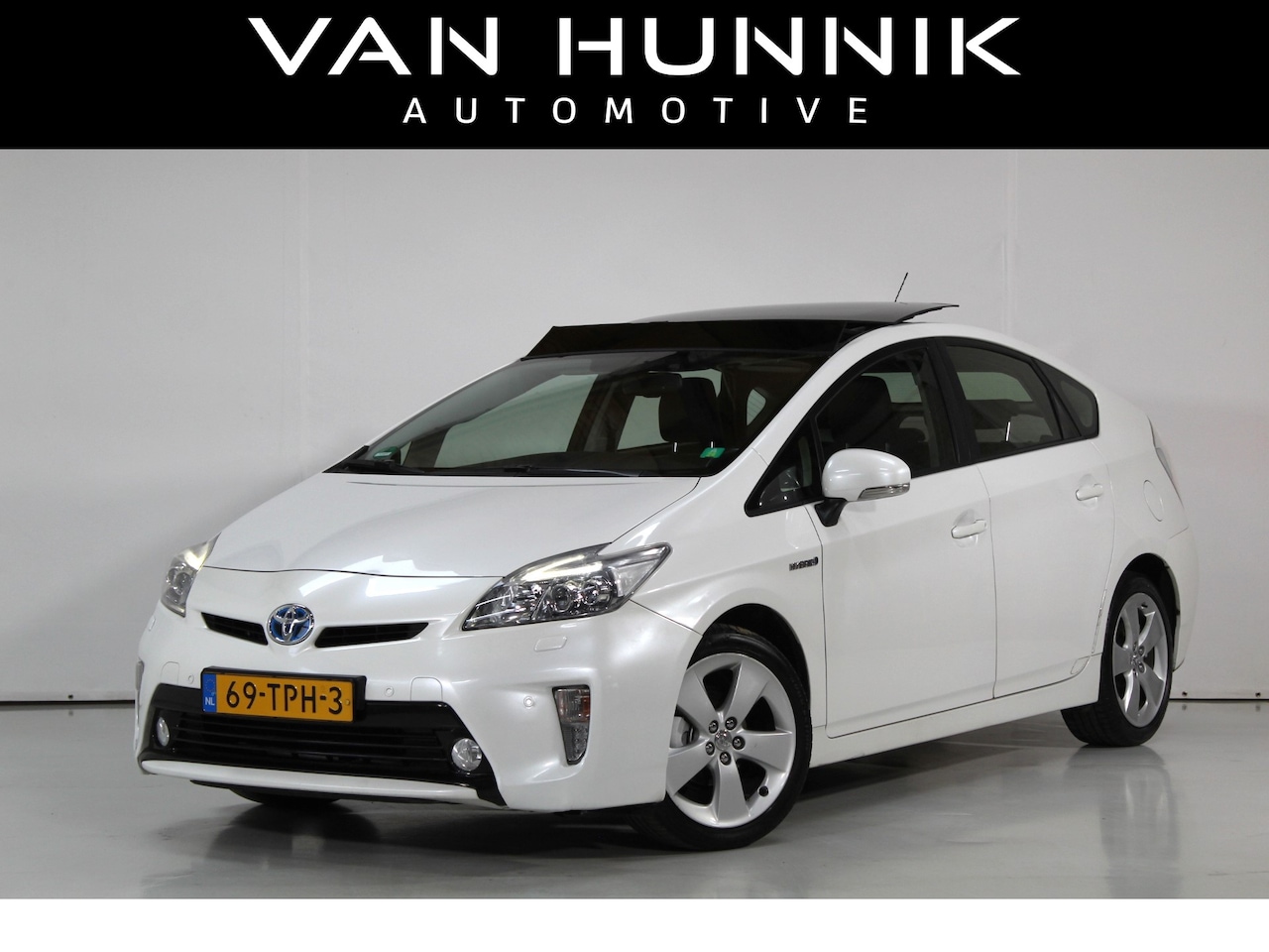 Toyota Prius - 1.8 Dynamic Business | Pano | Camera | Navi | Trekhaak - AutoWereld.nl