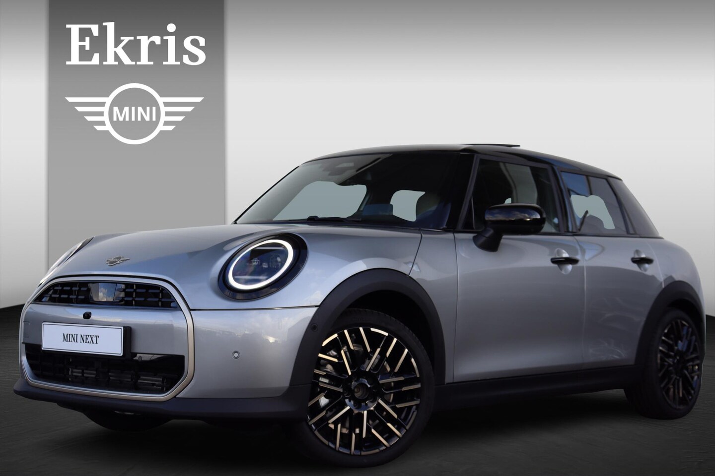 MINI Cooper - Mini 1.5 C Favoured S Pakket L /  Stuurwielrand verwarmd / Comfort Access / Panoramadak / - AutoWereld.nl