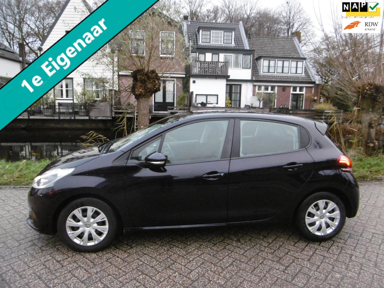 Peugeot 208 - 1.2 VTi 5-deurs 1e eigenaar 127.000km Airco Cruise Navi - AutoWereld.nl