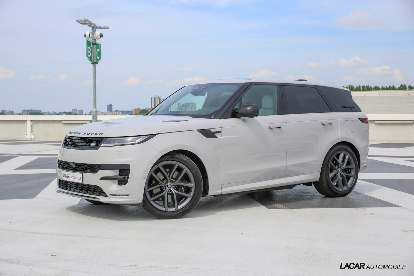 Land Rover Range Rover Sport - P460e Dynamic SE I Borasco Grey - AutoWereld.nl