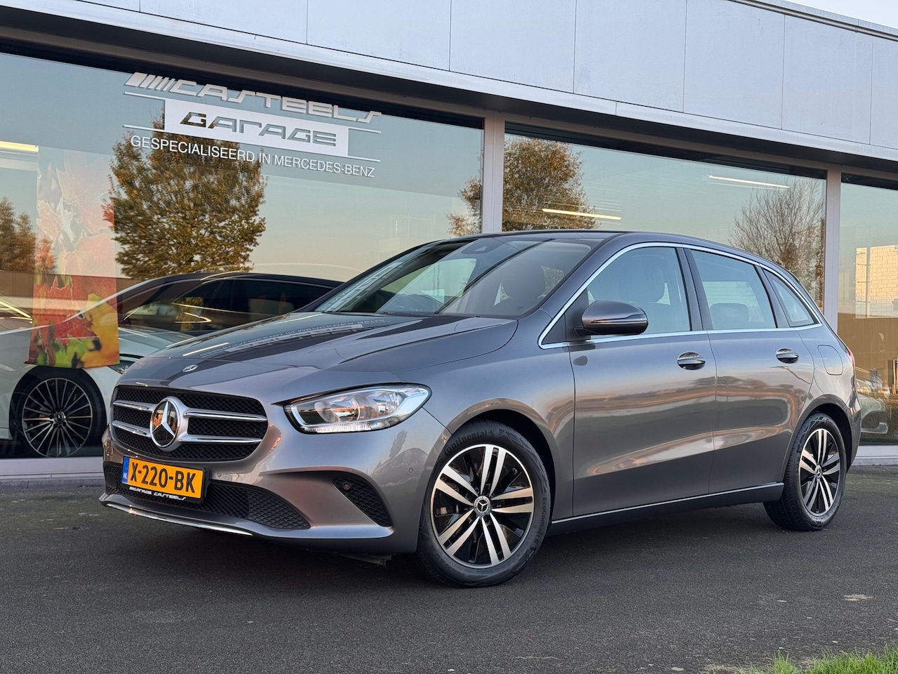 Mercedes-Benz B-klasse - 180 Progressive automaat , Apple-carplay , afneembare trekhaak - AutoWereld.nl