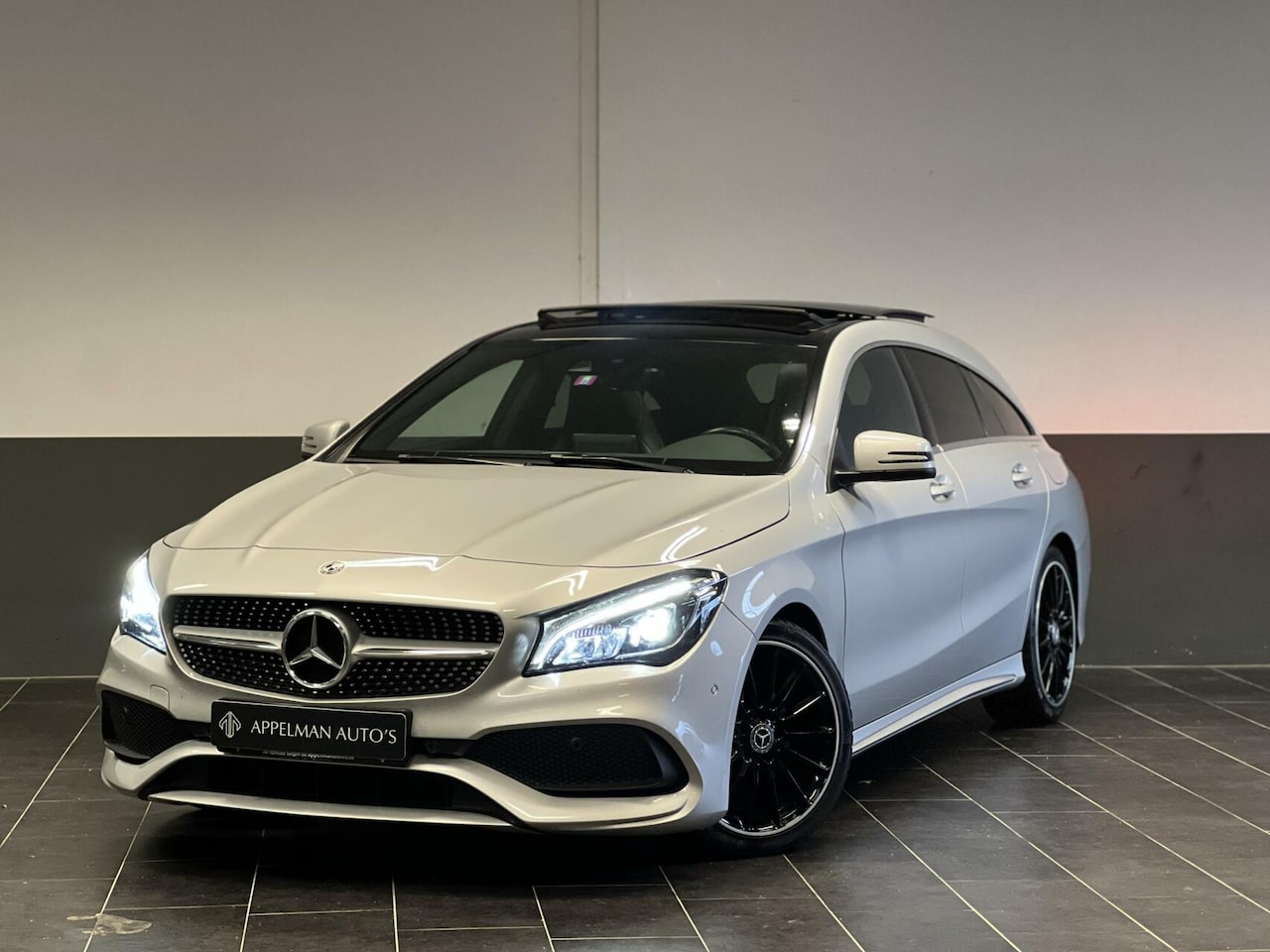 Mercedes-Benz CLA-klasse Shooting Brake - 180 Business Solution AMG | Trekhaak | Pano | Volledig Dealer Onderhouden | - AutoWereld.nl