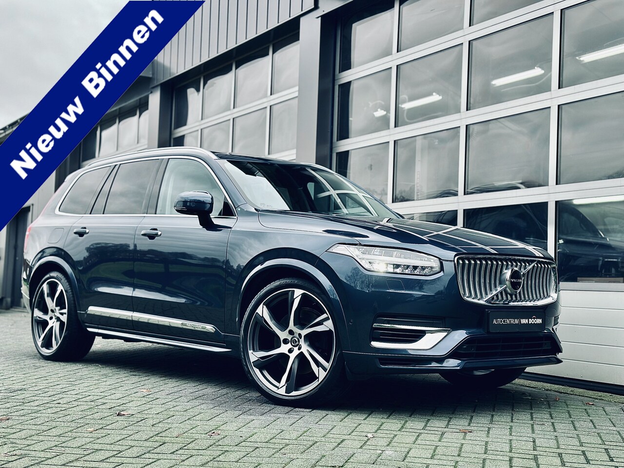 Volvo XC90 - 2.0 T8 AWD | Inscription | Denim Blue | Beige leer | Panodak | Luchtvering | B&W | Standka - AutoWereld.nl