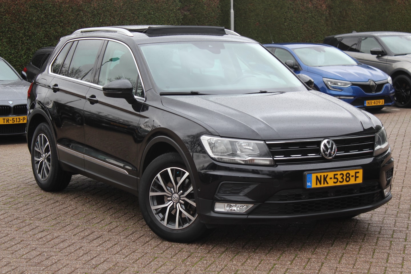 Volkswagen Tiguan - 1.4 TSI ACT Connected Series / Panoramadak / 360Camera / Navigatie / 17'' / Keyless / DAB - AutoWereld.nl