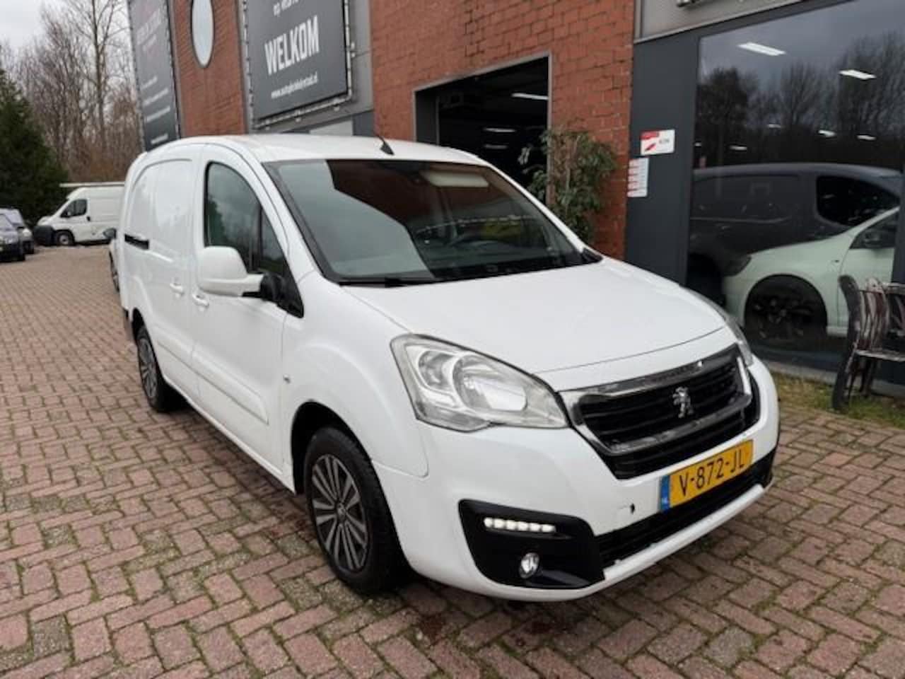 Peugeot Partner - 122 1.6 BlueHDi 100 L2 Pr. Pack S&S AUT - AutoWereld.nl