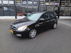 Hyundai Accent - 1.4i Dynamic Joy