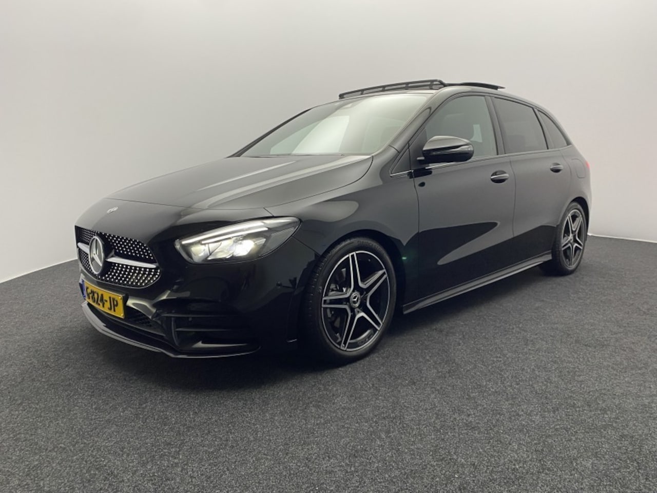 Mercedes-Benz B-klasse - 180 Business Solution AMG | Leer/Alcantara | 18'' AMG | LED | Stoelverwarming | Elektr. Ac - AutoWereld.nl