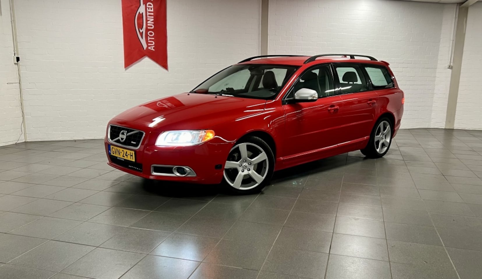 Volvo V70 - 2.5T R-Design 2.5T R-Design - AutoWereld.nl