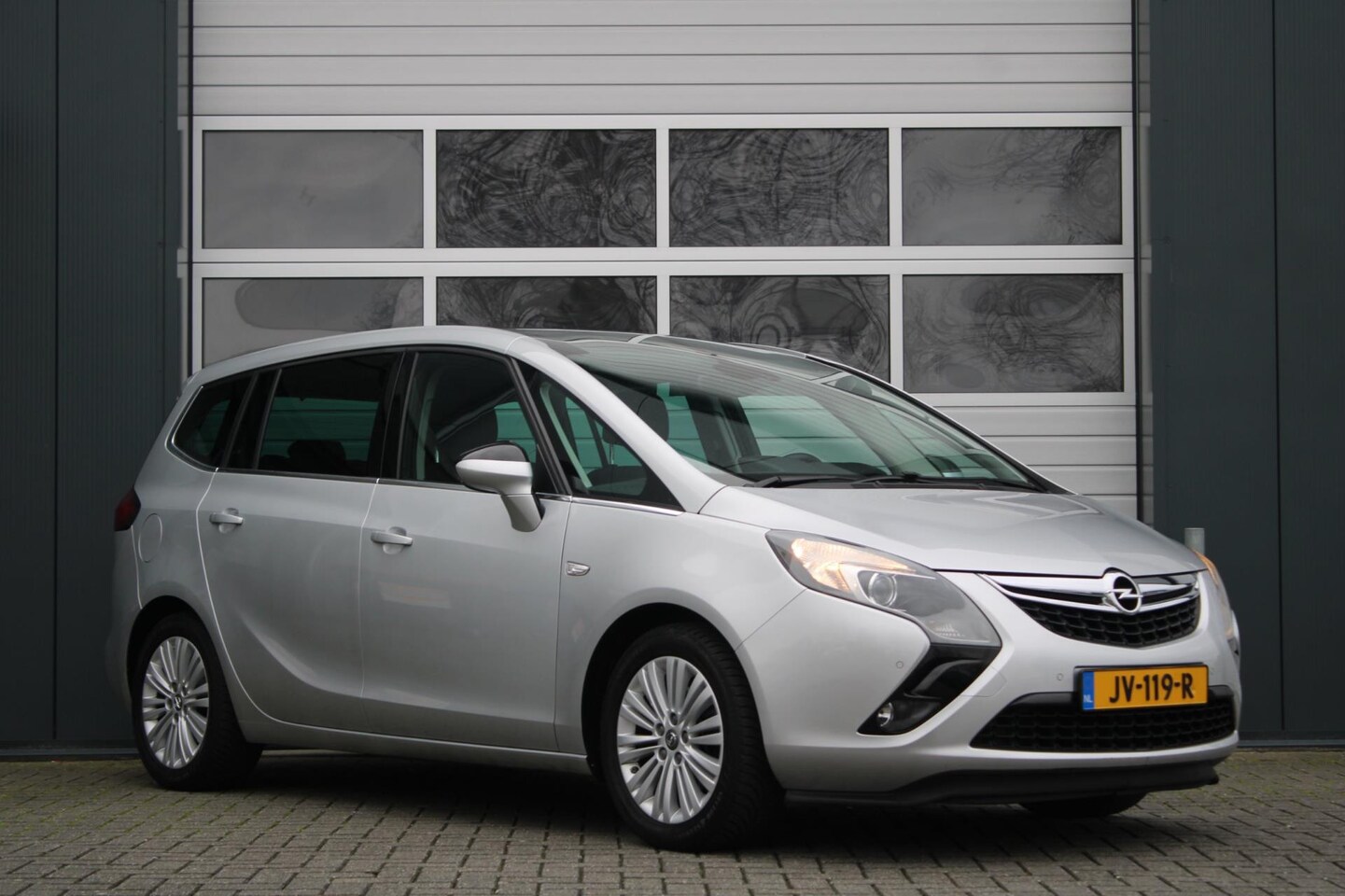 Opel Zafira Tourer - 1.4 Business+ 7p. 140pk Clima/Cruise/Navi/Bluetooth/Panodak/Camera/PDCv+a/17"LM/Trekhaak/1 - AutoWereld.nl