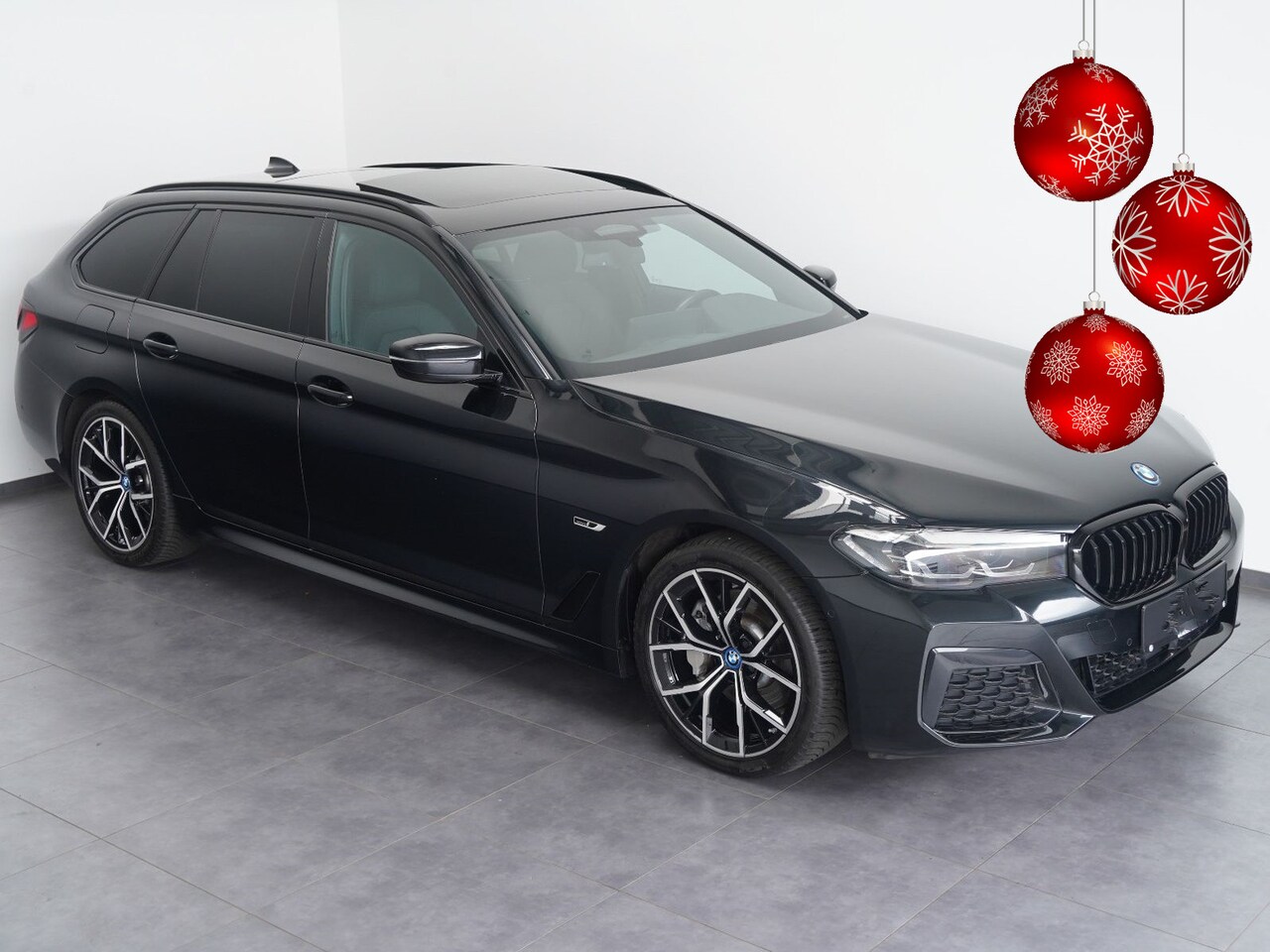 BMW 5-serie Touring - 530e xDrive M-SPORT ** LED, LEDER, PANORAMA, COCKPIT PROF, 19-inch LMV ** 1e EIG - UNFALLF - AutoWereld.nl