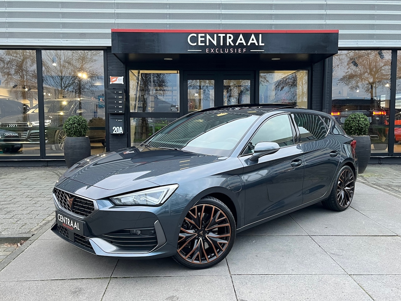 CUPRA Leon - 1.4 e-Hybrid VZ Performance 245PK|Pano|Camera|ACC|Carplay|Keyless|Ambient Light - AutoWereld.nl