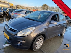 Hyundai i20 - 2011 * 1.4i * AUTOMAAT * MOTORSCHADE