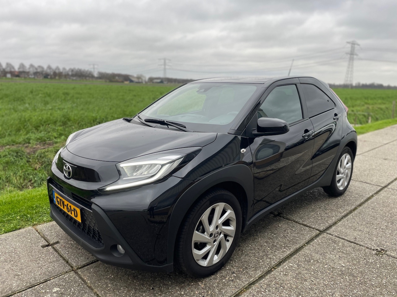 Toyota Aygo X - 1.0 VVT-i MT play 1.0 VVT-i MT Play, Stoelverwarming, Camera, Apple Carplay - AutoWereld.nl