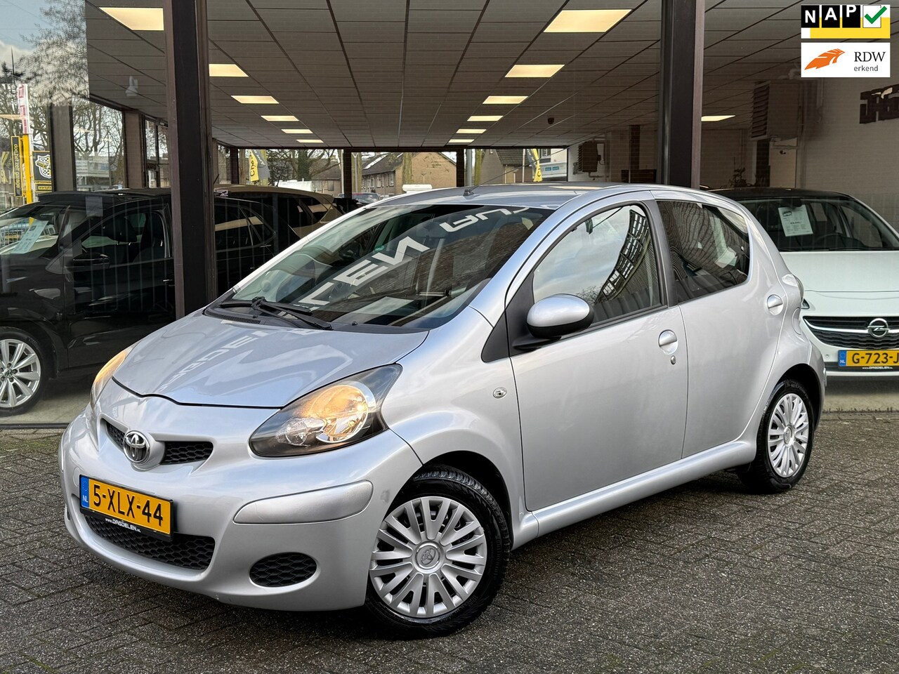 Toyota Aygo - 1.0-12V 5drs AIRCO | ELEKTR PACK | NW APK | STUURBEKR - AutoWereld.nl