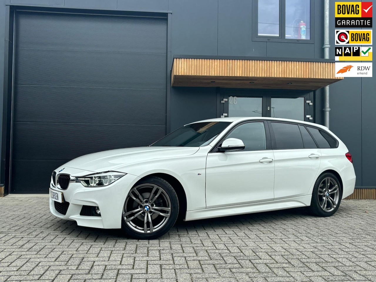 BMW 3-serie Touring - 318i Centennial Executive 318i Centennial Executive - AutoWereld.nl