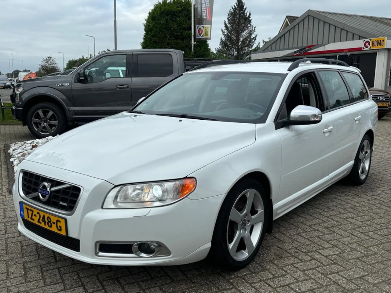 Volvo V70 - 1.6 T4 R-Design Wit Xenon Trekhaak OH Historie - AutoWereld.nl