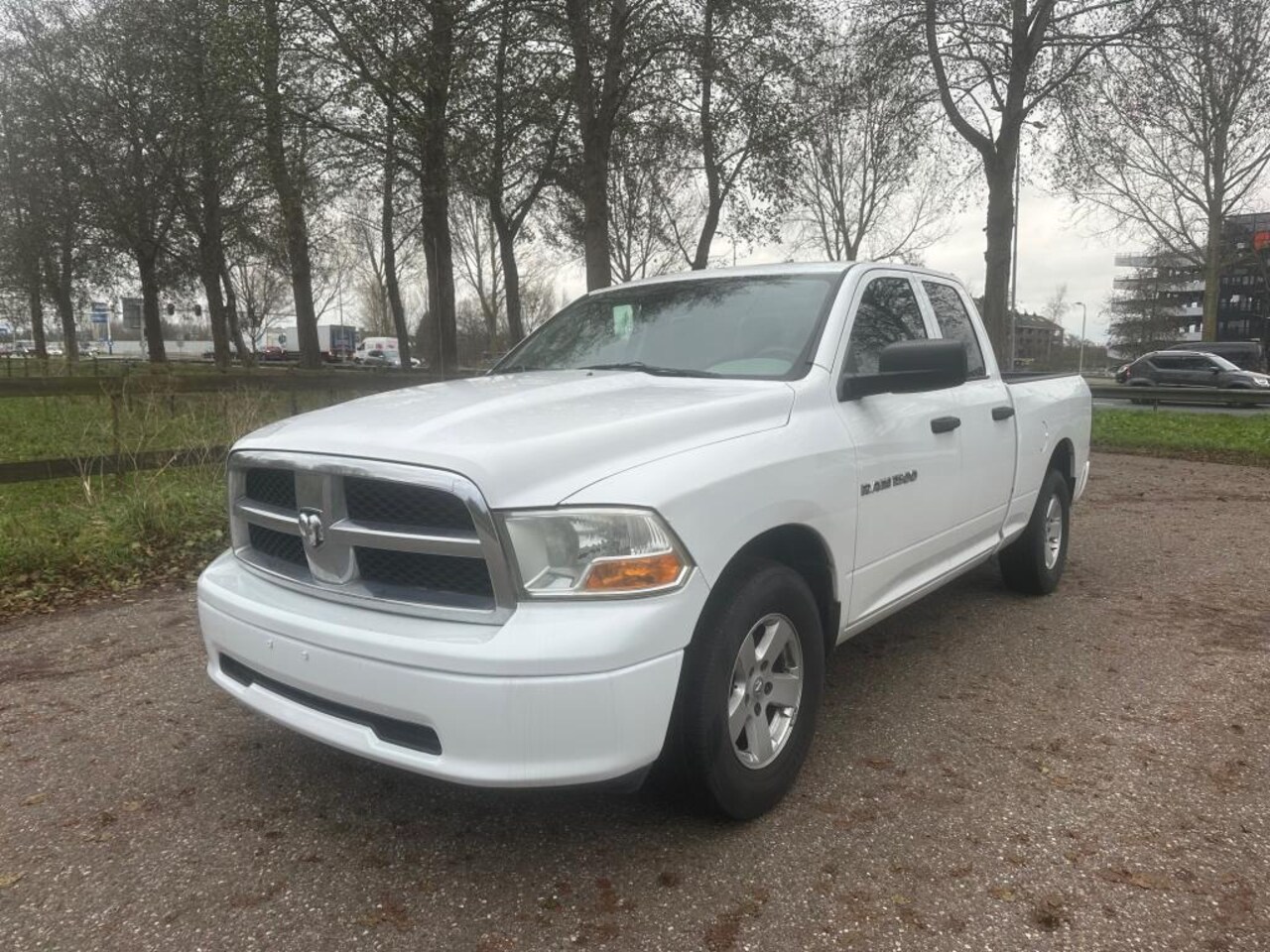 Dodge Ram 1500 - V8 Quad Cab 6'4 Benzine Automaat Grijskenteken - AutoWereld.nl