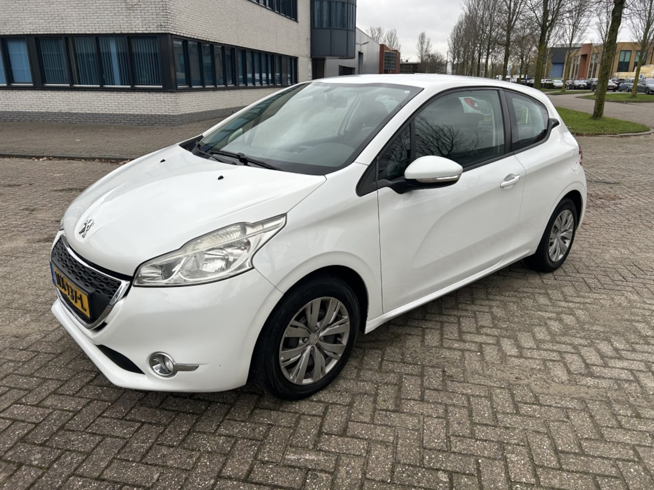 Peugeot 208 - 1.2 PureTech Active AIRCO/CRUISE/PDC/BLUETH. - AutoWereld.nl