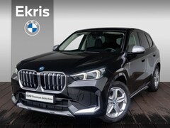 BMW iX1 - xDrive30 Premium Pack / Glazen panoramadak / Verwarmde voorstoelen / Draadloos oplaadstati