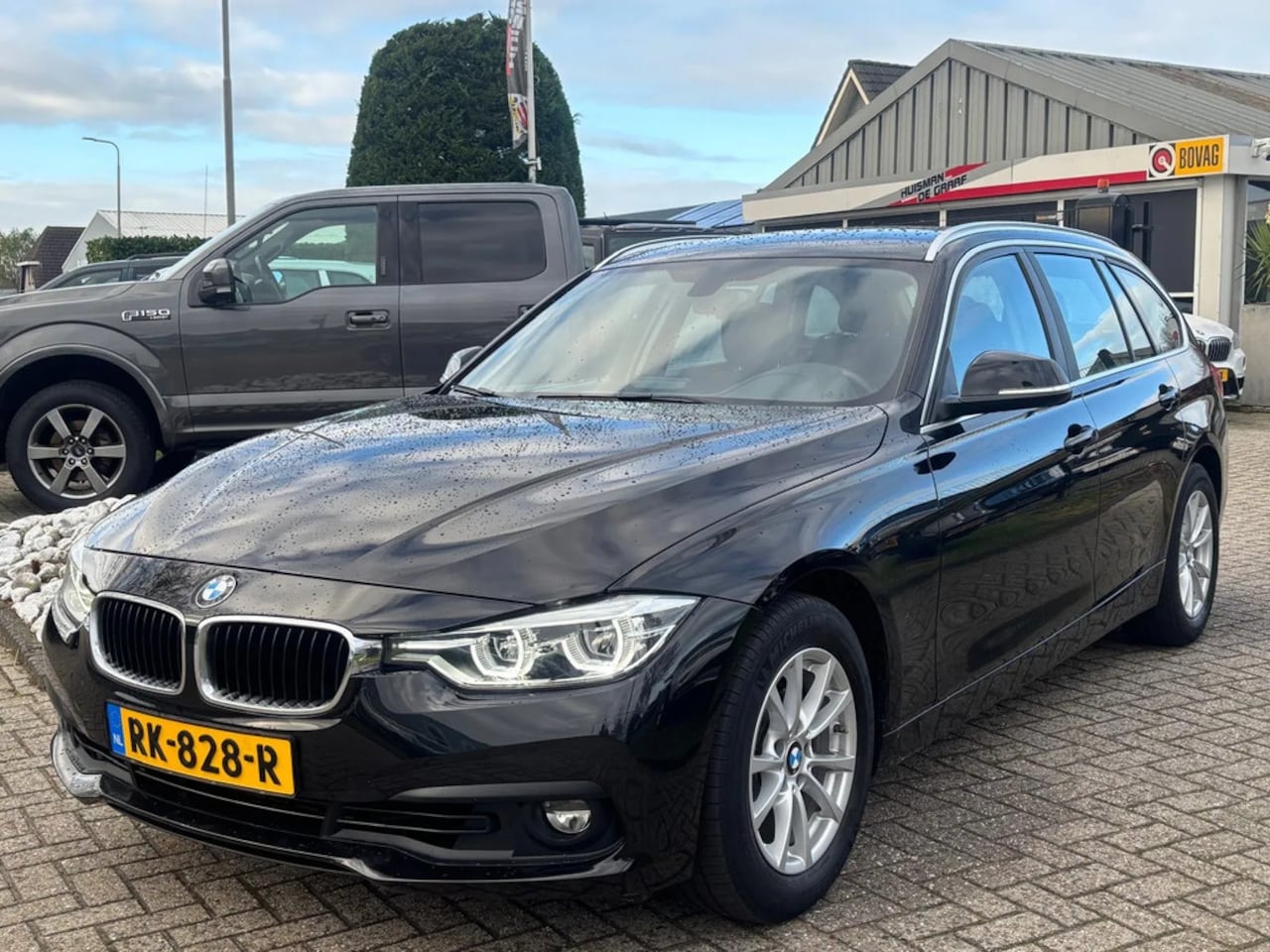 BMW 3-serie Touring - 318i Automaat Zwart 2017 Xenon NL Auto - AutoWereld.nl