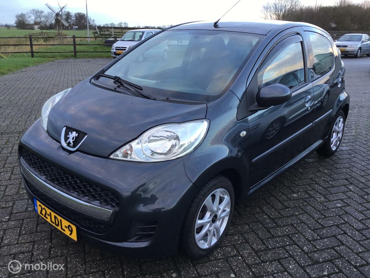 Peugeot 107 - 1.0-12V XS AIRCO aut 5drs lm velgen - AutoWereld.nl