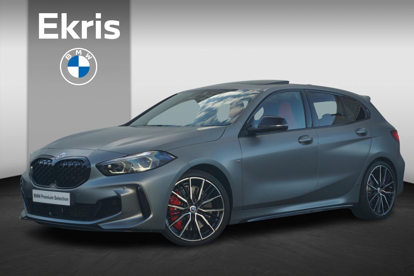 BMW 1-serie - 5-Deurs M135i xDrive 19'' / M Performance Pack / Panoramadak / Harman Kardon / Comfort Acc - AutoWereld.nl