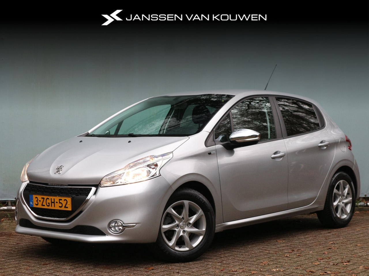 Peugeot 208 - Style 1.2 82 pk / Navigatie / Lichtmetalen velgen / Getint glas / Bluetooth - AutoWereld.nl