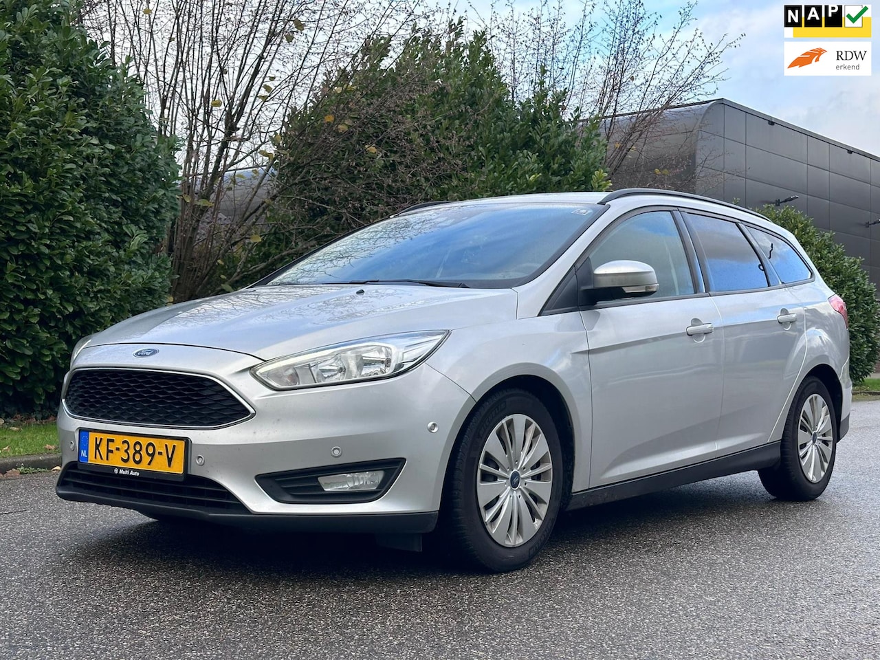 Ford Focus Wagon - 1.0 Titanium Navigatie*Stoelverwarming*Cruise*Airco*Parkeersensoren*Nieuwe APK* - AutoWereld.nl