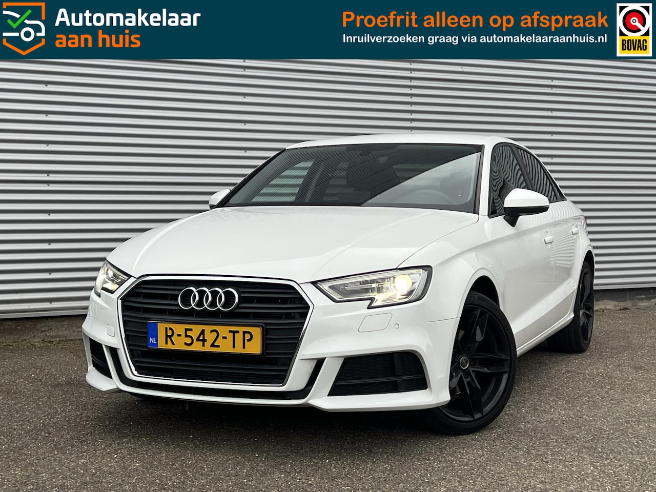 Audi A3 - SEDAN 1.0TFSI LMV NAVI Black/white - AutoWereld.nl