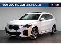 BMW X1 - sDrive20i High Executive M Sport Automaat / Panoramadak / Sportstoelen / Stoelverwarming /