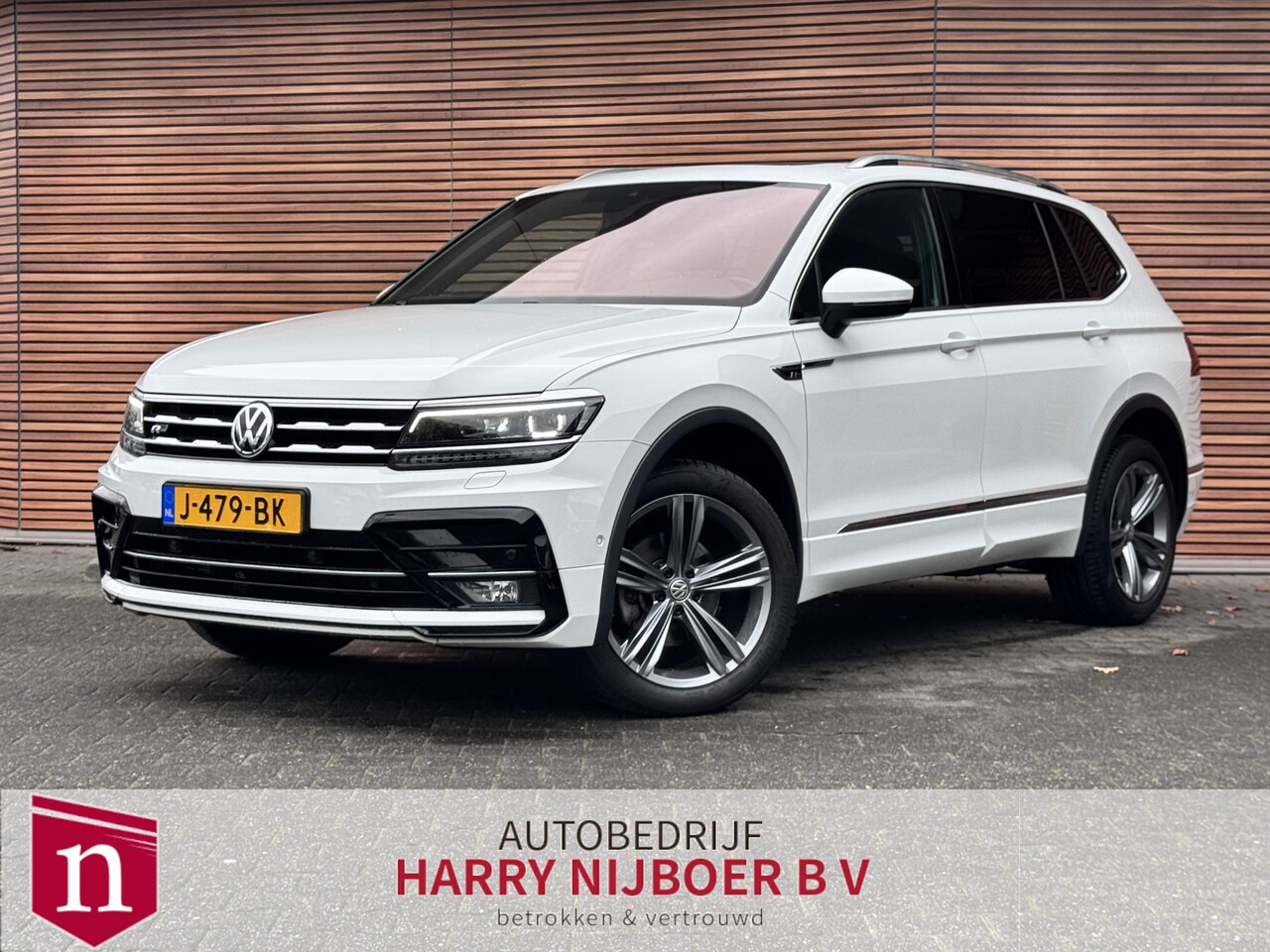 Volkswagen Tiguan Allspace - 1.5 TSI R-Line 7p. Panoramadak / Trekhaak / Navigatie - AutoWereld.nl