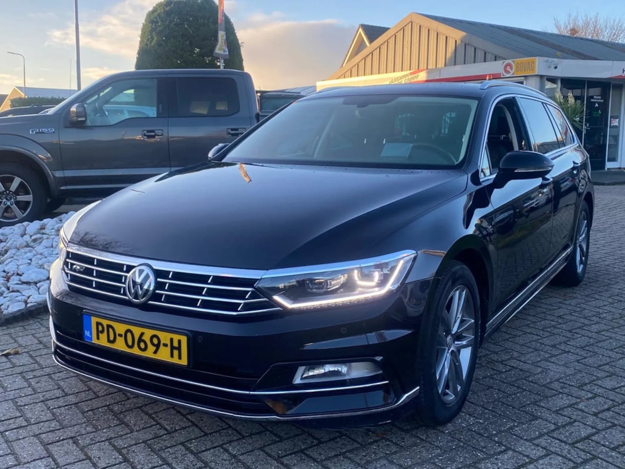 Volkswagen Passat Variant - 1.4 TSI Highline DSG 2017 R-Line Trekhaak - AutoWereld.nl