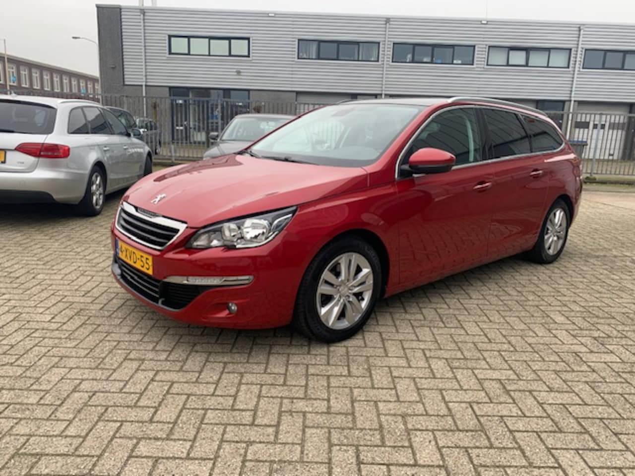 Peugeot 308 SW - 1.2 e-THP Blue Lease Executive 1.2 e-THP Blue Lease Executive - AutoWereld.nl