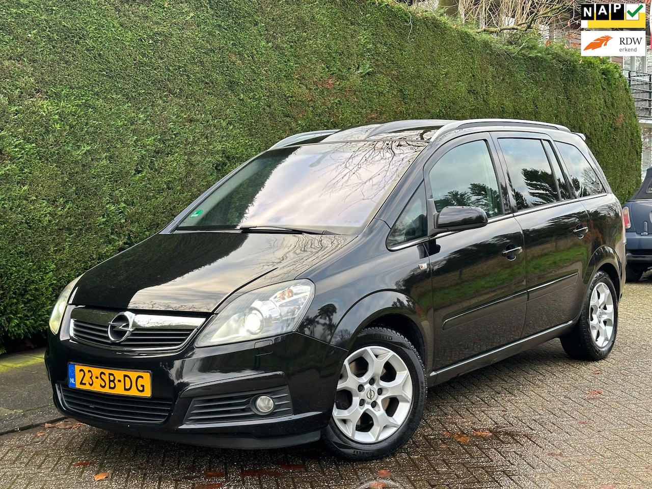 Opel Zafira - 2.2 Cosmo /AUTOMAAT/PANORAMADAK/PDC/RIJDTGOED/ - AutoWereld.nl