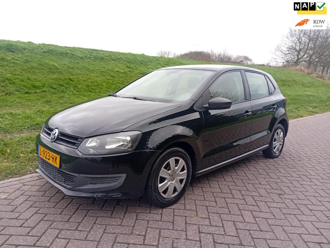 Volkswagen Polo - 1.2i Easyline 5-drs Airco 190dkm Ond. Groot Scherm DAB Bluetooth Telefoon - AutoWereld.nl