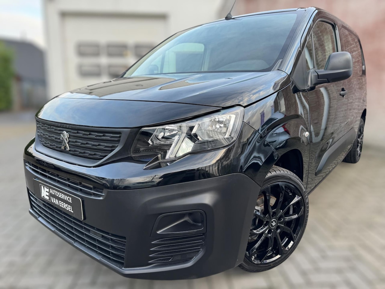 Peugeot Partner - 1.5 BlueHDI Pro PDC / 4-SEIZOENENBANDEN / CRUISE / NAP / 18 INCH - AutoWereld.nl