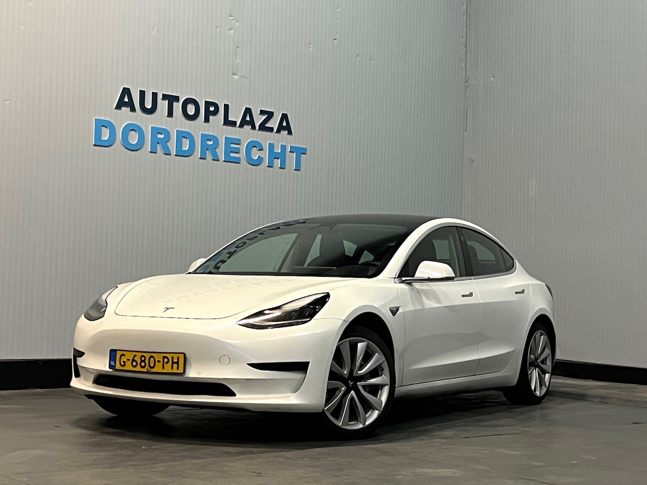 Tesla Model 3 - Standard RWD Plus 60 kWh - AutoWereld.nl