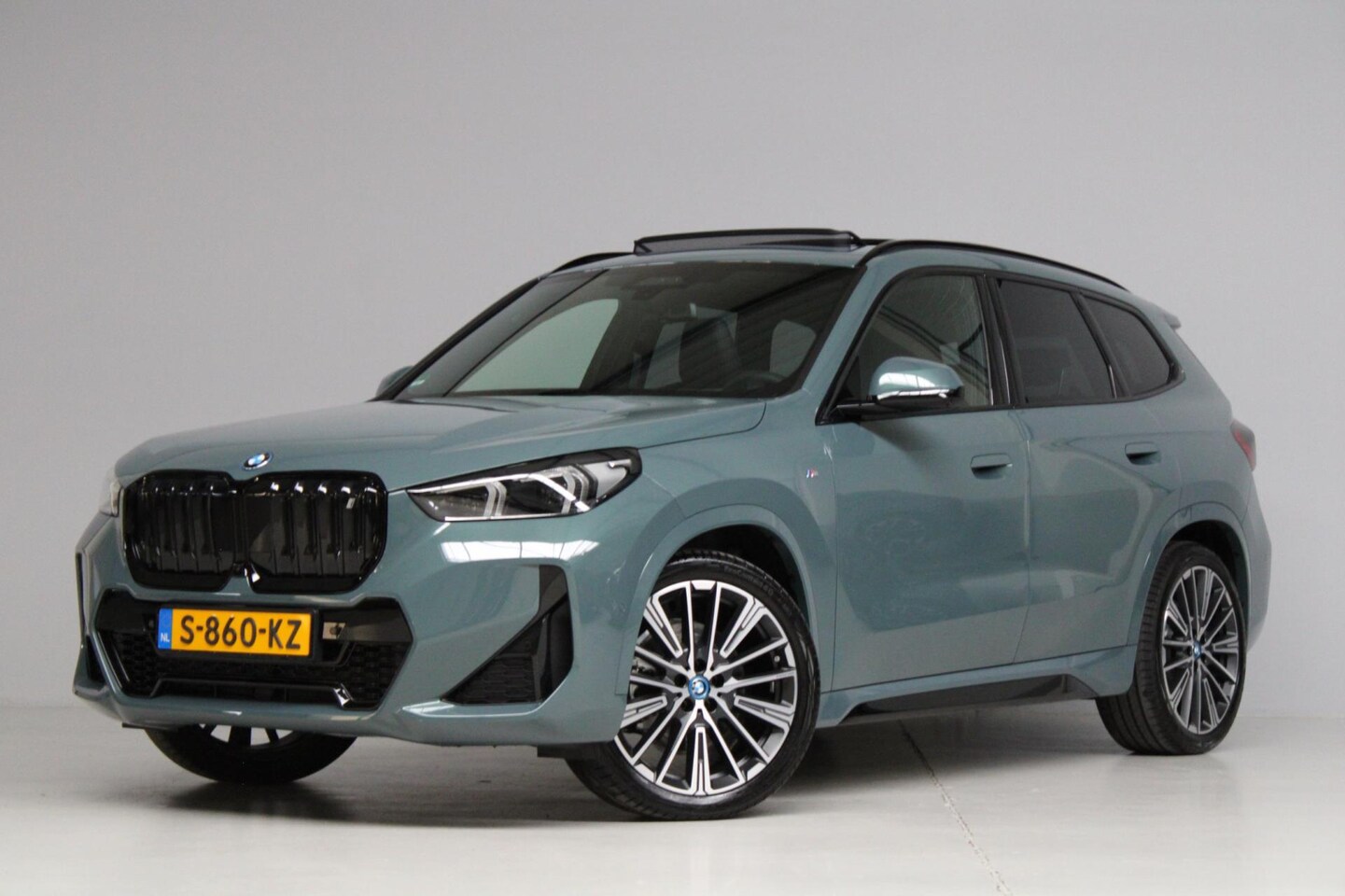 BMW iX1 - XDrive30 M-sport [ panoramadak head-up harmankardon elek. trekhaak keyless entry adap. cru - AutoWereld.nl