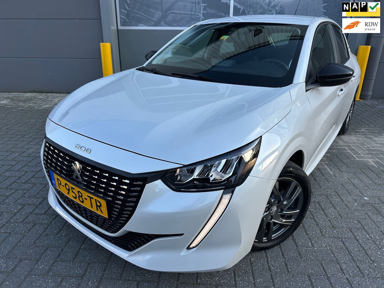 Peugeot 208 - 1.2 PureTech GT Line*CARPLYE*PARK SENSOREN*101PK*CRUISE*AIRCO*ELKT-RAAM*ISOFIX*APK*NAP - AutoWereld.nl