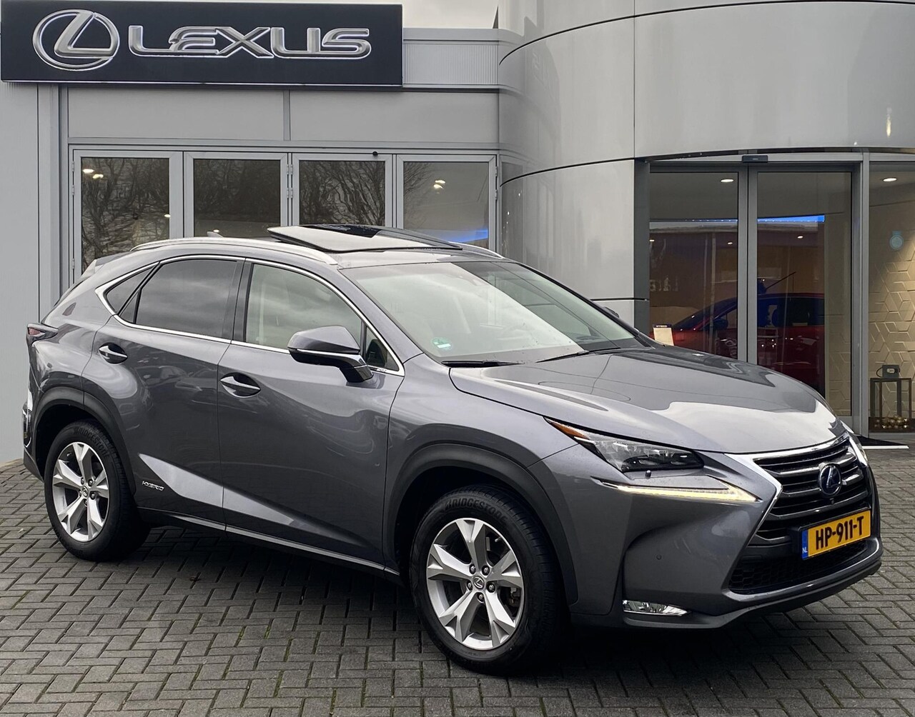 Lexus NX - 300h AWD President Line NL-AUTO TREKHAAK TRIPLE-LED STOELVENT MEMORYSEATS - AutoWereld.nl