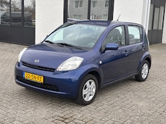 Daihatsu Sirion 2 - 1.0-12V Trend 5-Deurs 189DKM NAP Blauw